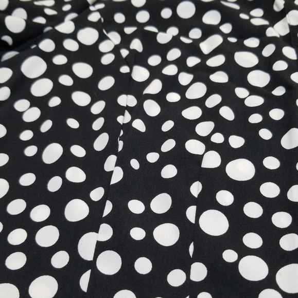 Tailored Button-Down Blouse - Picture 6 of 12